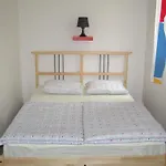 拉特威伊布拉格旅馆 *
